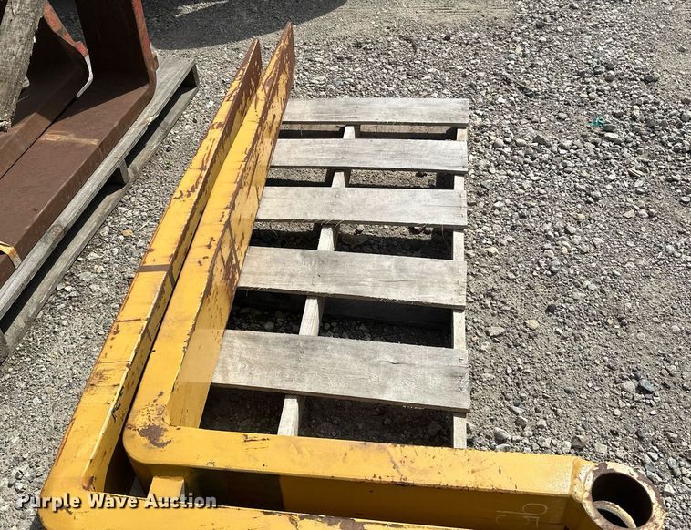 image for item EB2963 0 (2) wheel loader forks