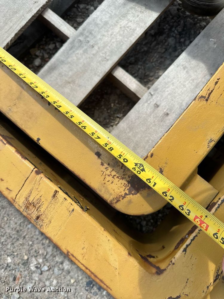 image for item EB2963 0 (2) wheel loader forks