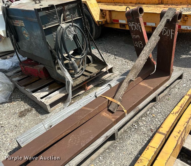 image for item EB2963 0 (2) wheel loader forks