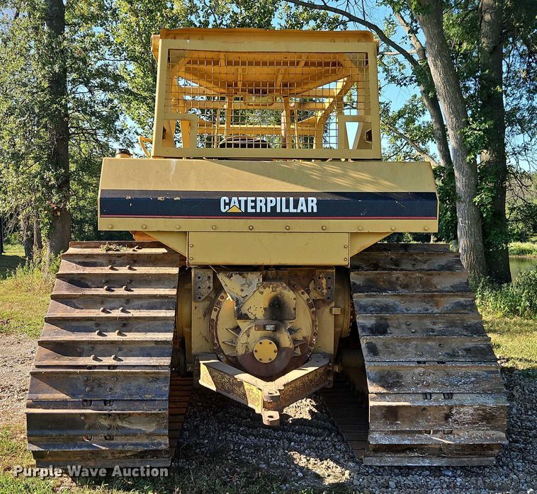 image for item EB8255 1988 Caterpillar D6H LGP dozer