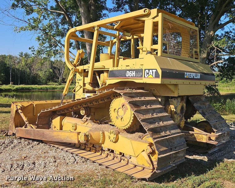 image for item EB8255 1988 Caterpillar D6H LGP dozer