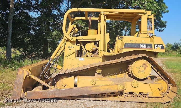 image for item EB8255 1988 Caterpillar D6H LGP dozer