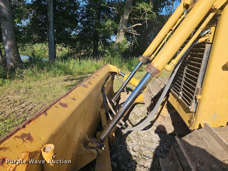 image for item EB8255 1988 Caterpillar D6H LGP dozer