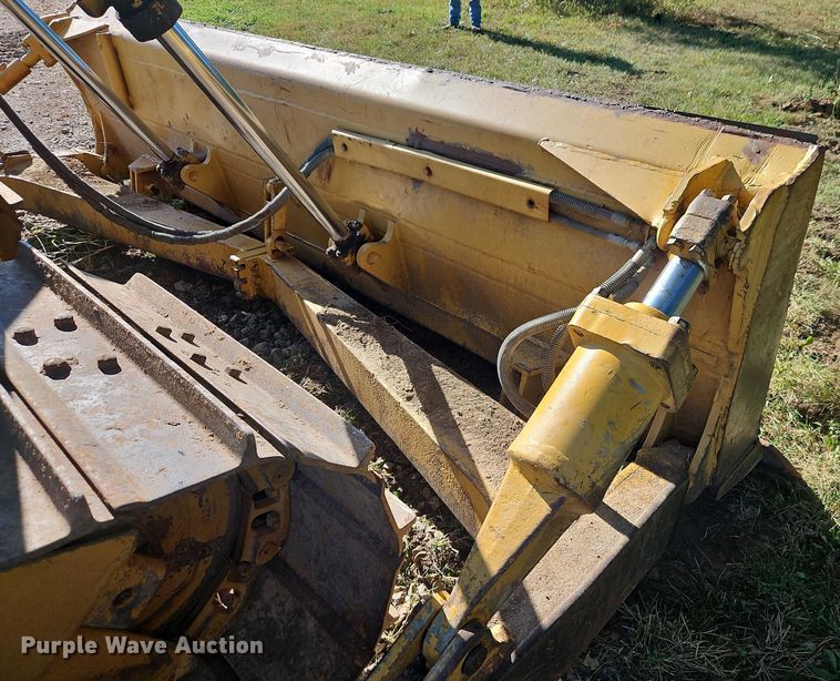 image for item EB8255 1988 Caterpillar D6H LGP dozer