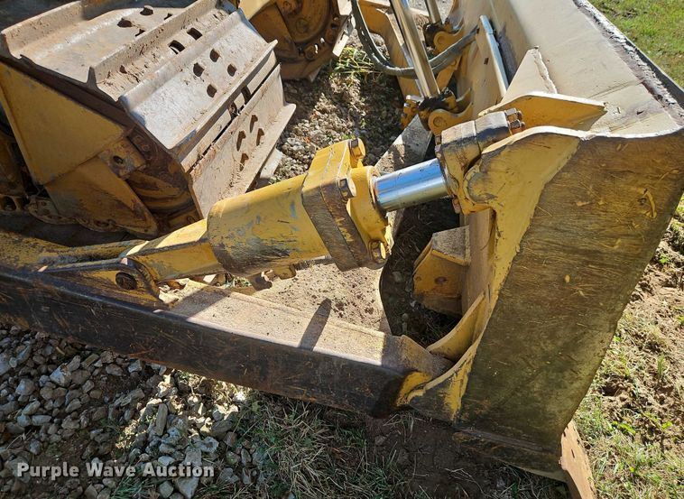 image for item EB8255 1988 Caterpillar D6H LGP dozer