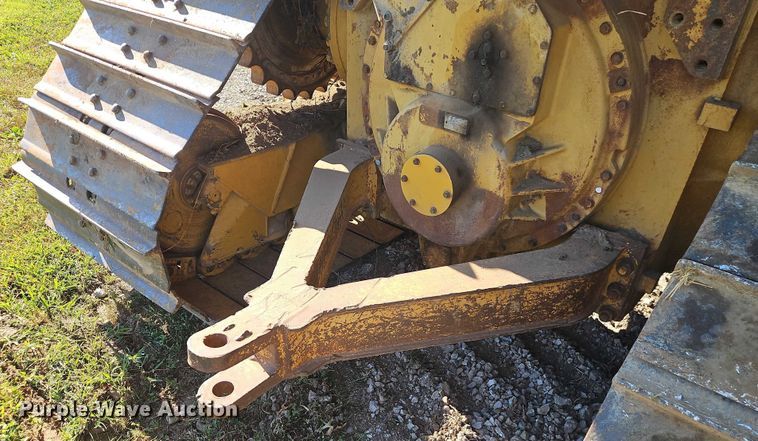 image for item EB8255 1988 Caterpillar D6H LGP dozer