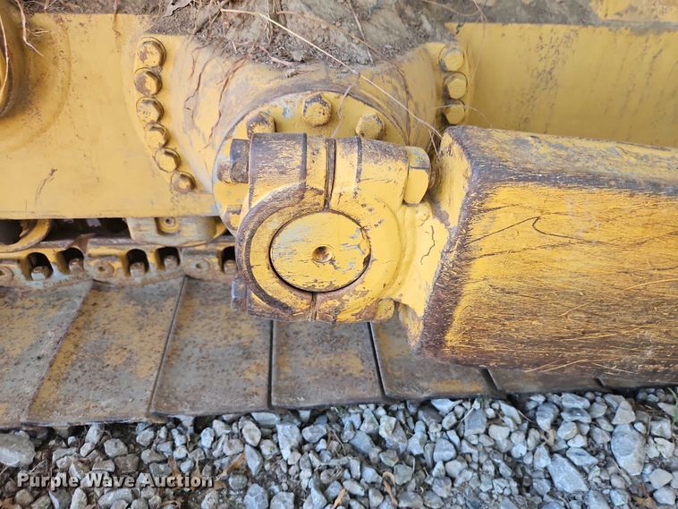 image for item EB8255 1988 Caterpillar D6H LGP dozer