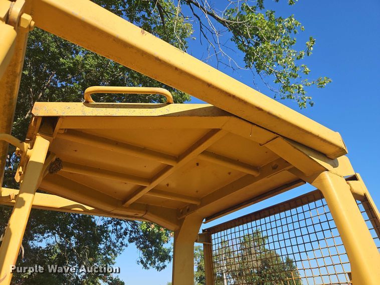 image for item EB8255 1988 Caterpillar D6H LGP dozer