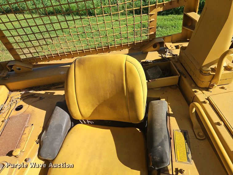 image for item EB8255 1988 Caterpillar D6H LGP dozer