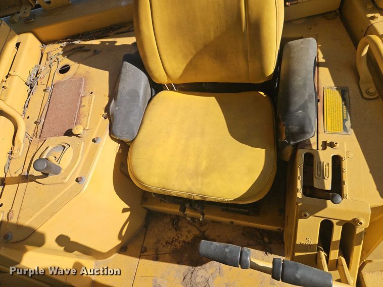 image for item EB8255 1988 Caterpillar D6H LGP dozer