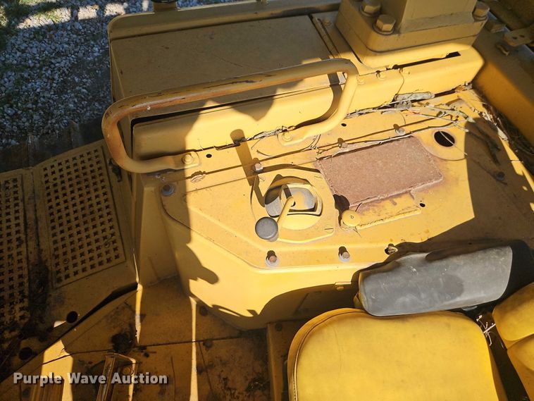 image for item EB8255 1988 Caterpillar D6H LGP dozer