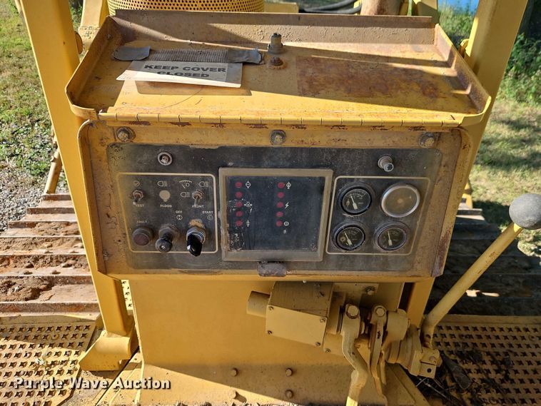 image for item EB8255 1988 Caterpillar D6H LGP dozer