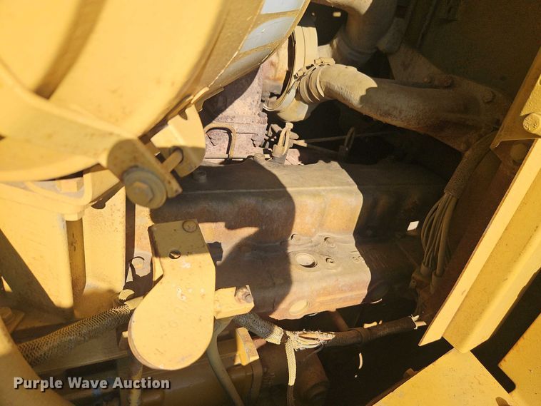 image for item EB8255 1988 Caterpillar D6H LGP dozer