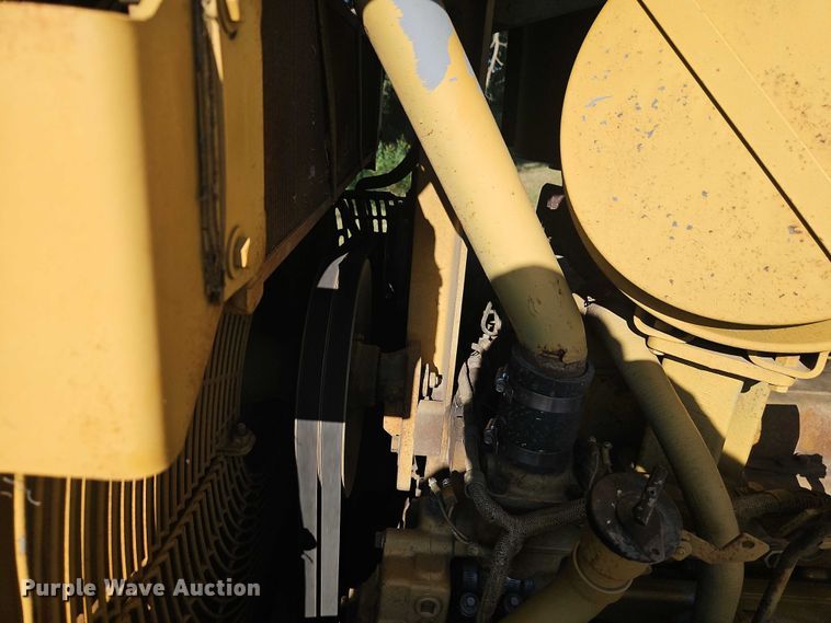 image for item EB8255 1988 Caterpillar D6H LGP dozer