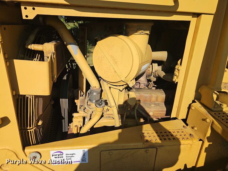 image for item EB8255 1988 Caterpillar D6H LGP dozer