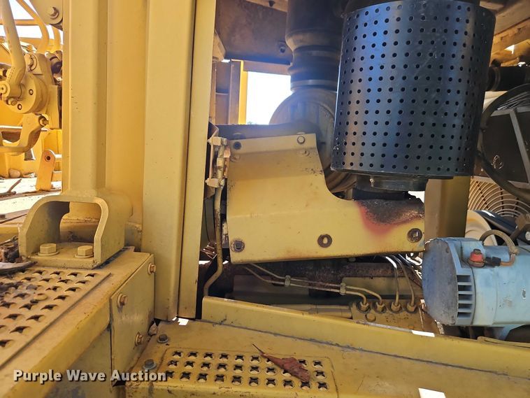 image for item EB8255 1988 Caterpillar D6H LGP dozer