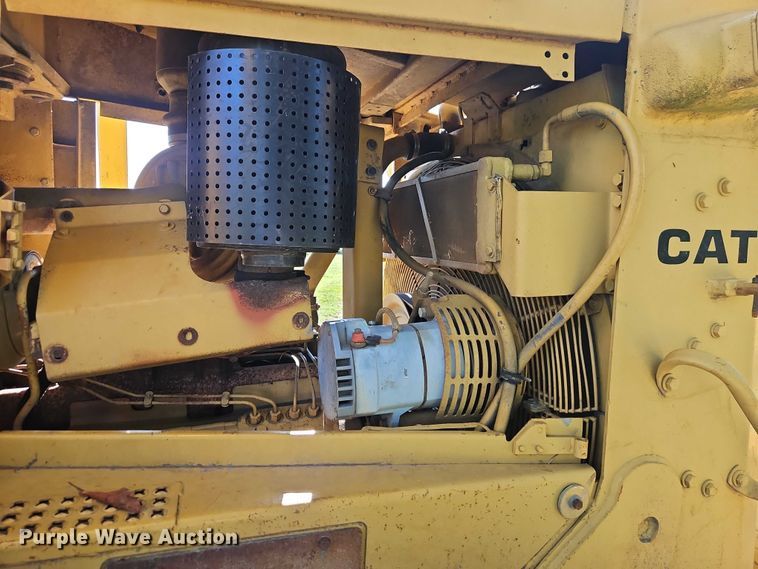 image for item EB8255 1988 Caterpillar D6H LGP dozer