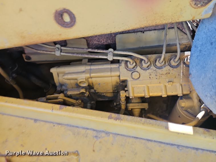 image for item EB8255 1988 Caterpillar D6H LGP dozer