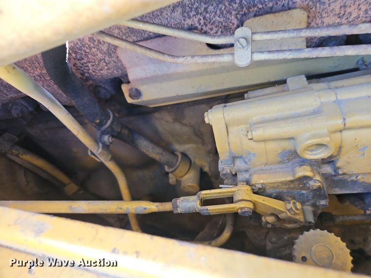 image for item EB8255 1988 Caterpillar D6H LGP dozer