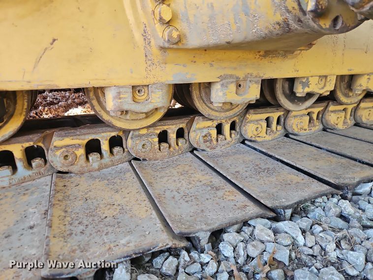 image for item EB8255 1988 Caterpillar D6H LGP dozer
