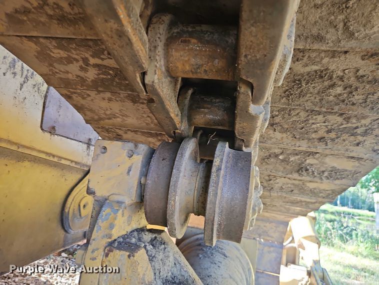 image for item EB8255 1988 Caterpillar D6H LGP dozer