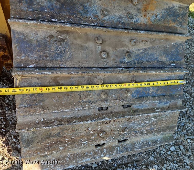 image for item EB8255 1988 Caterpillar D6H LGP dozer