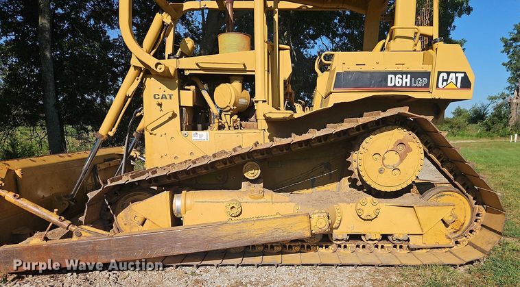 image for item EB8255 1988 Caterpillar D6H LGP dozer