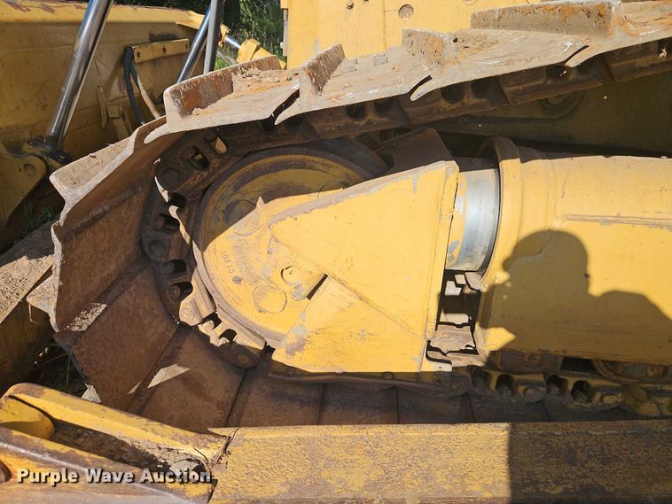 image for item EB8255 1988 Caterpillar D6H LGP dozer
