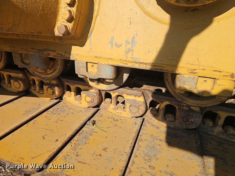 image for item EB8255 1988 Caterpillar D6H LGP dozer