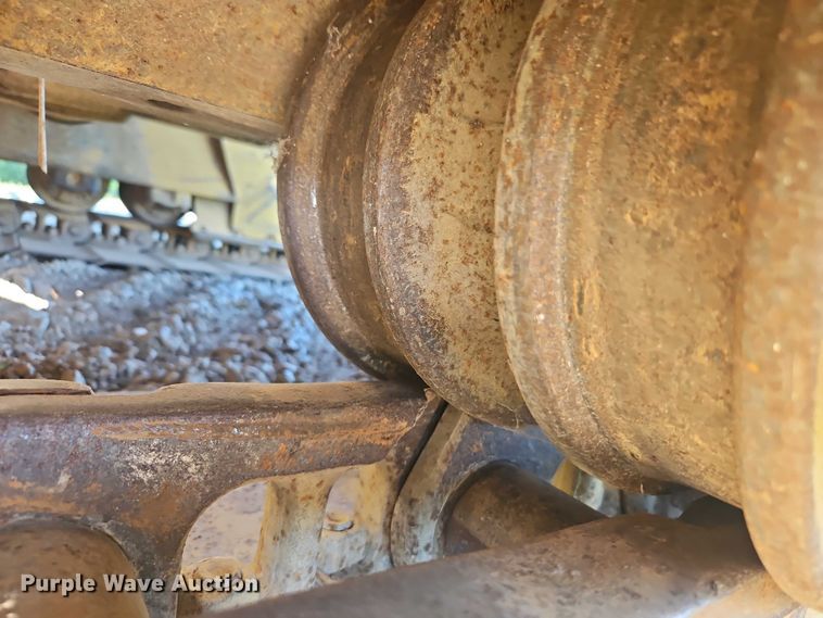 image for item EB8255 1988 Caterpillar D6H LGP dozer