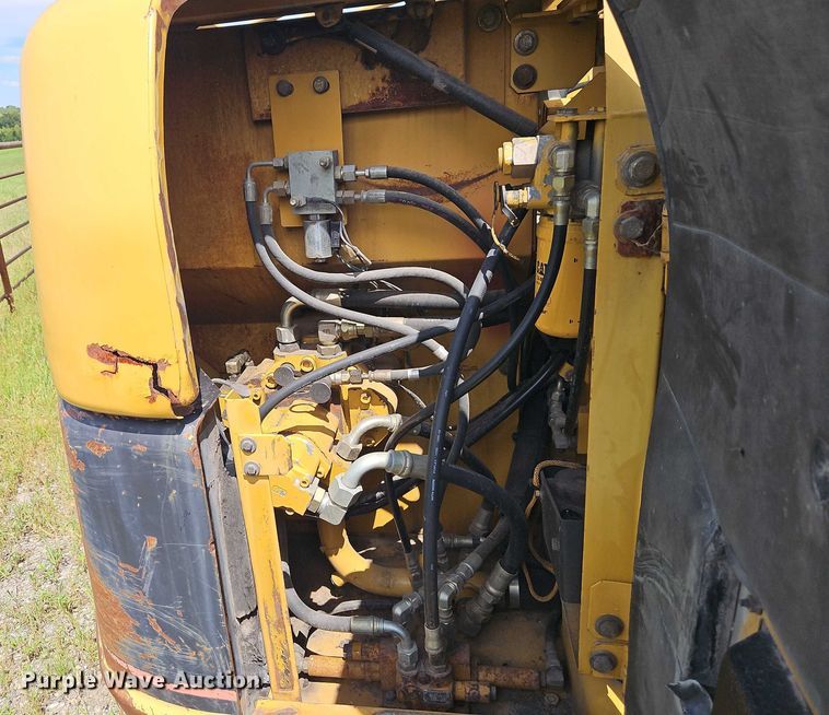 image for item EB8259 2001 Caterpillar 307C mini excavator