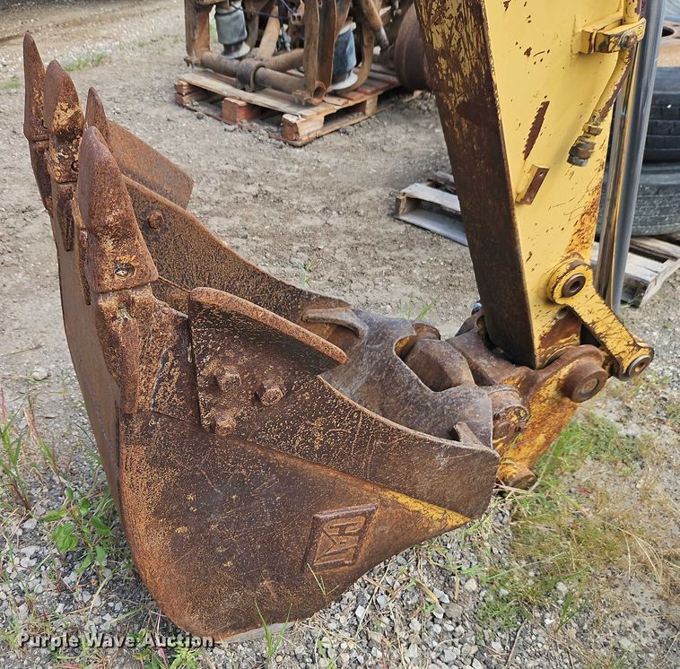 image for item EB8259 2001 Caterpillar 307C mini excavator