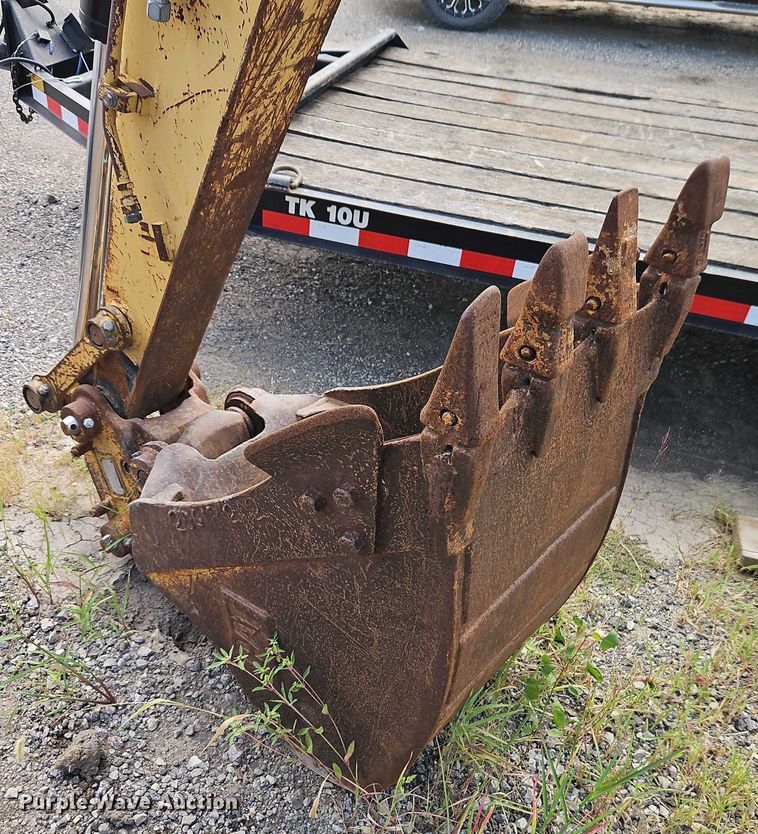 image for item EB8259 2001 Caterpillar 307C mini excavator