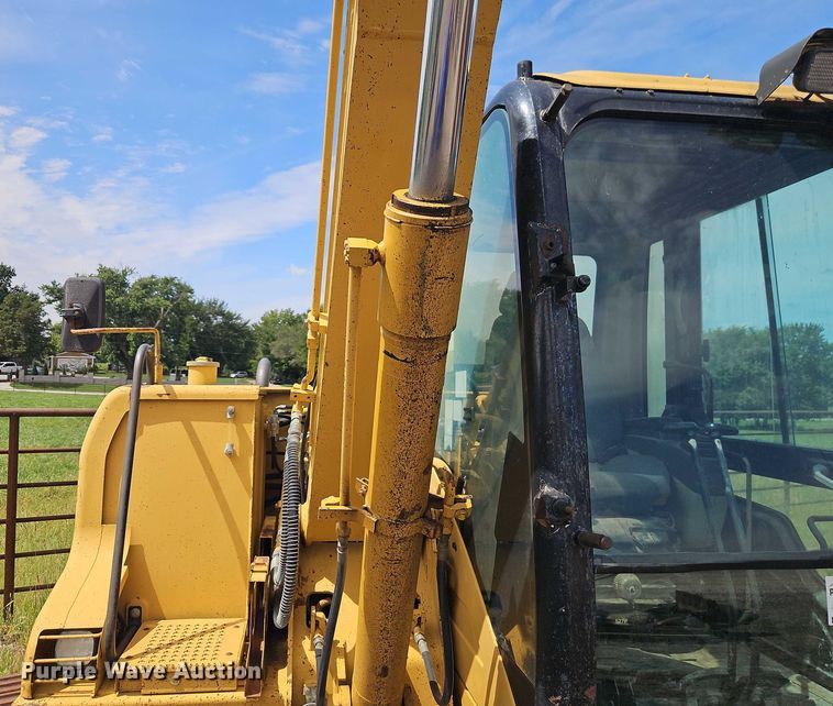 image for item EB8259 2001 Caterpillar 307C mini excavator