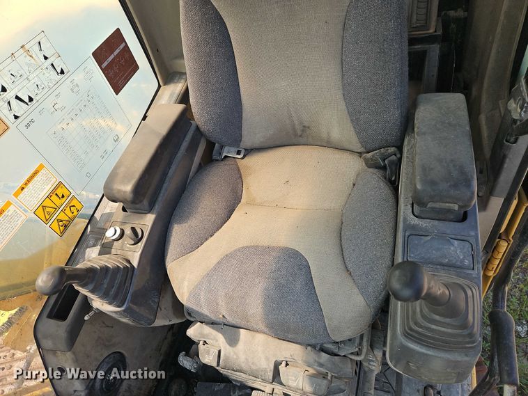 image for item EB8259 2001 Caterpillar 307C mini excavator