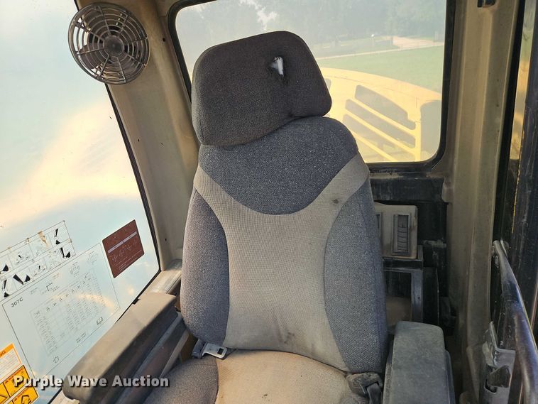 image for item EB8259 2001 Caterpillar 307C mini excavator