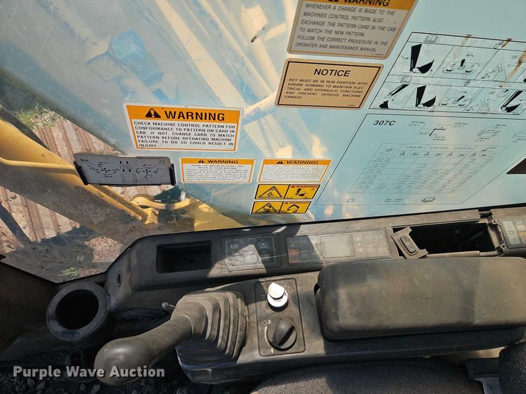 image for item EB8259 2001 Caterpillar 307C mini excavator