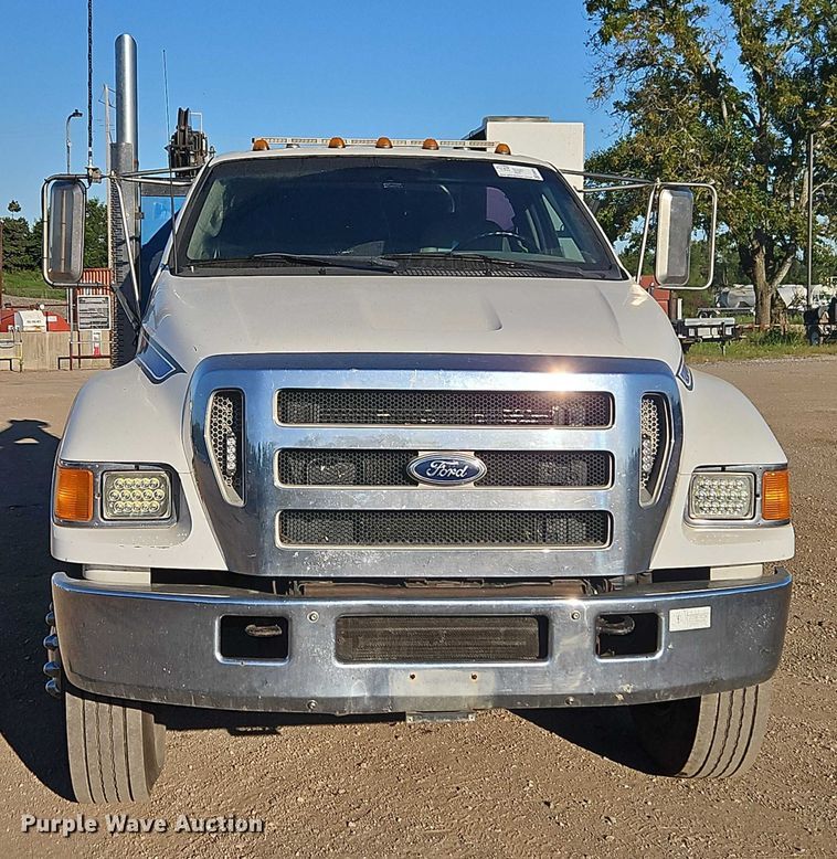 image for item EB8263 2005 Ford F750 Super Duty XL utility / service truck