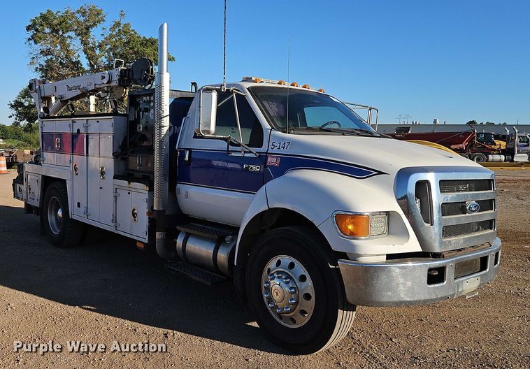 image for item EB8263 2005 Ford F750 Super Duty XL utility / service truck