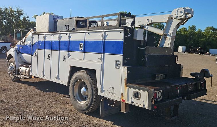 image for item EB8263 2005 Ford F750 Super Duty XL utility / service truck