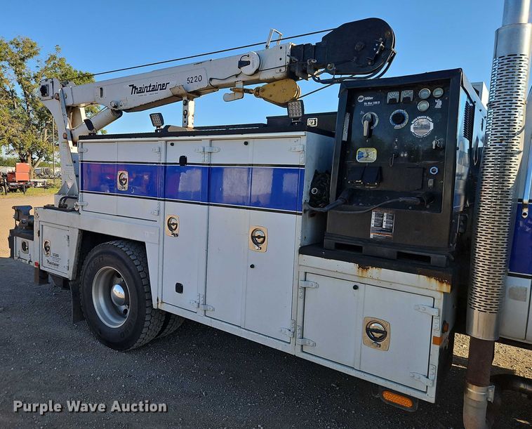 image for item EB8263 2005 Ford F750 Super Duty XL utility / service truck