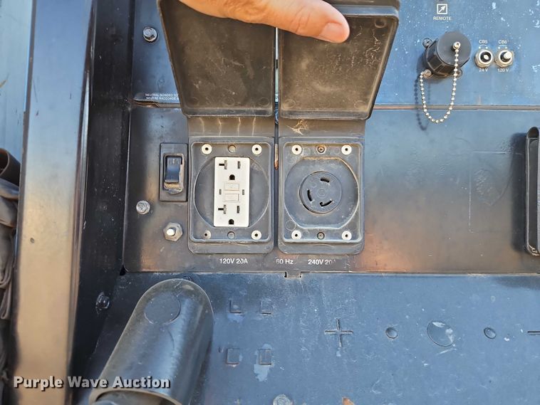 image for item EB8263 2005 Ford F750 Super Duty XL utility / service truck