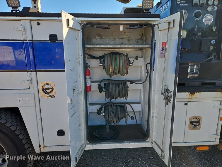 image for item EB8263 2005 Ford F750 Super Duty XL utility / service truck