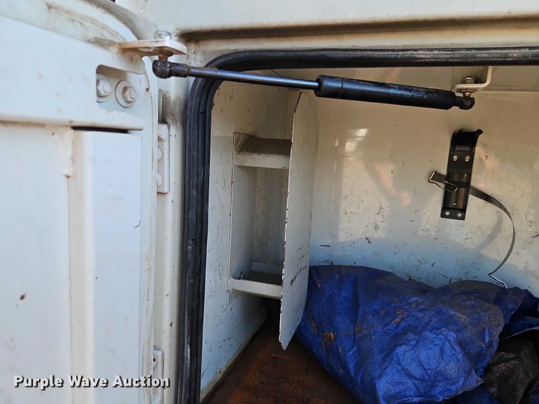 image for item EB8263 2005 Ford F750 Super Duty XL utility / service truck