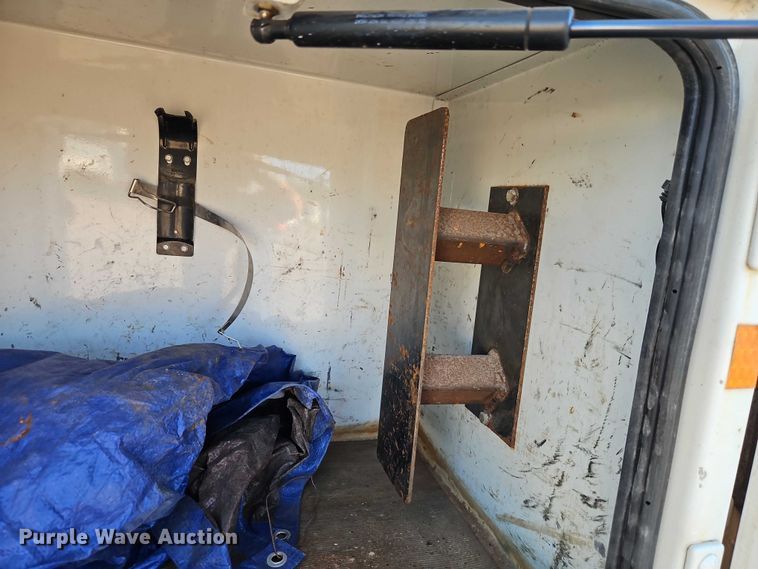 image for item EB8263 2005 Ford F750 Super Duty XL utility / service truck