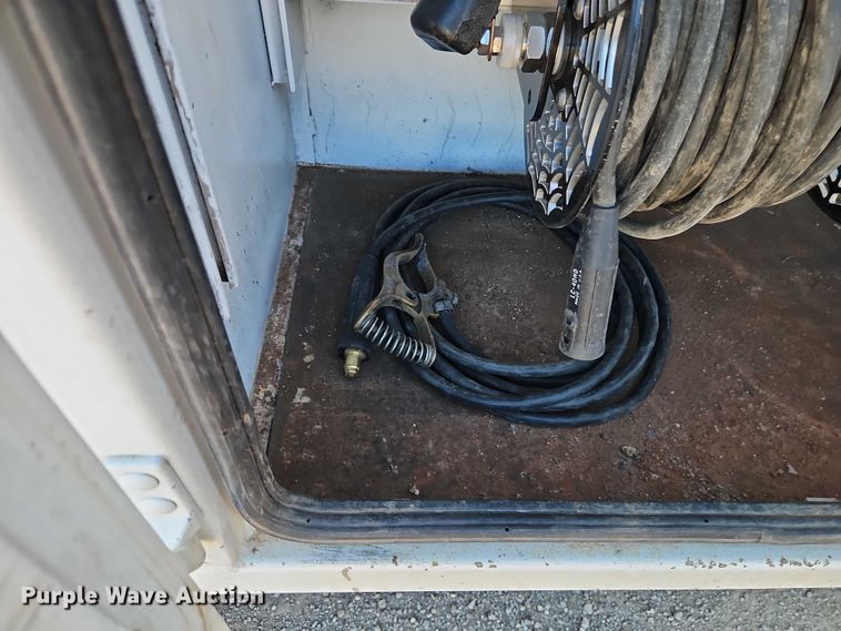 image for item EB8263 2005 Ford F750 Super Duty XL utility / service truck