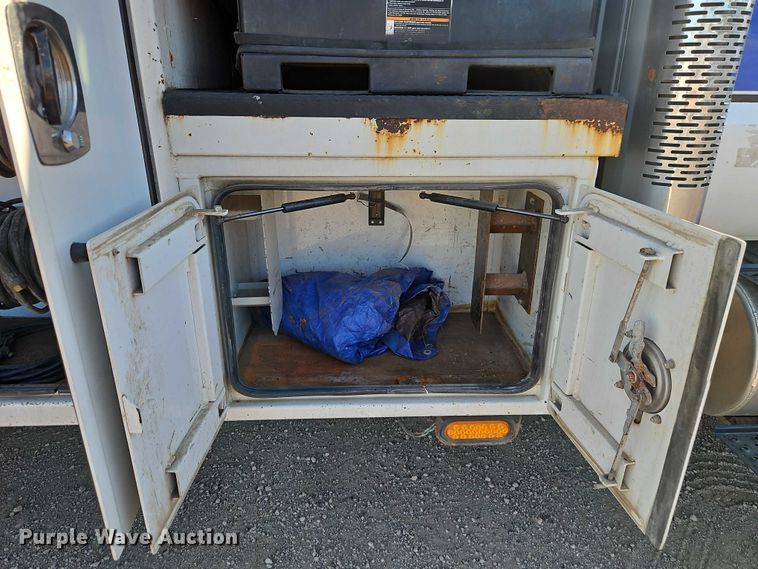 image for item EB8263 2005 Ford F750 Super Duty XL utility / service truck