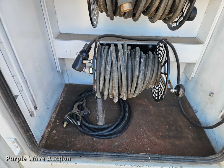 image for item EB8263 2005 Ford F750 Super Duty XL utility / service truck