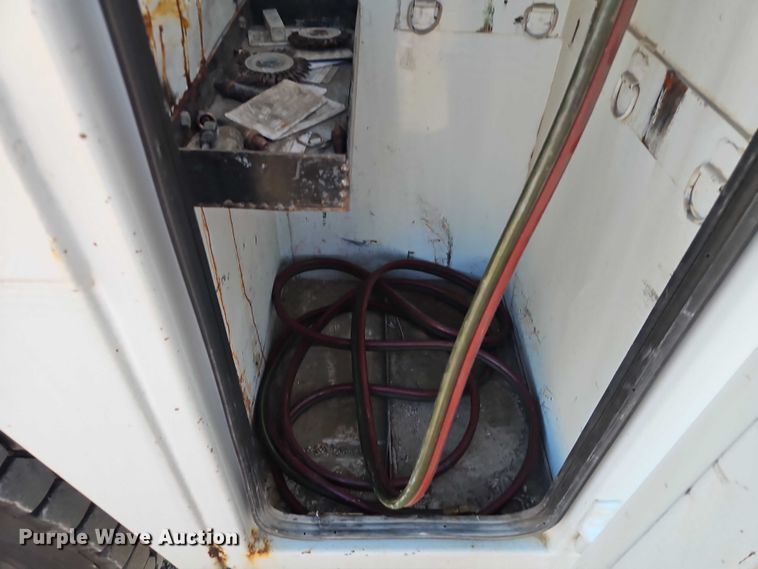 image for item EB8263 2005 Ford F750 Super Duty XL utility / service truck