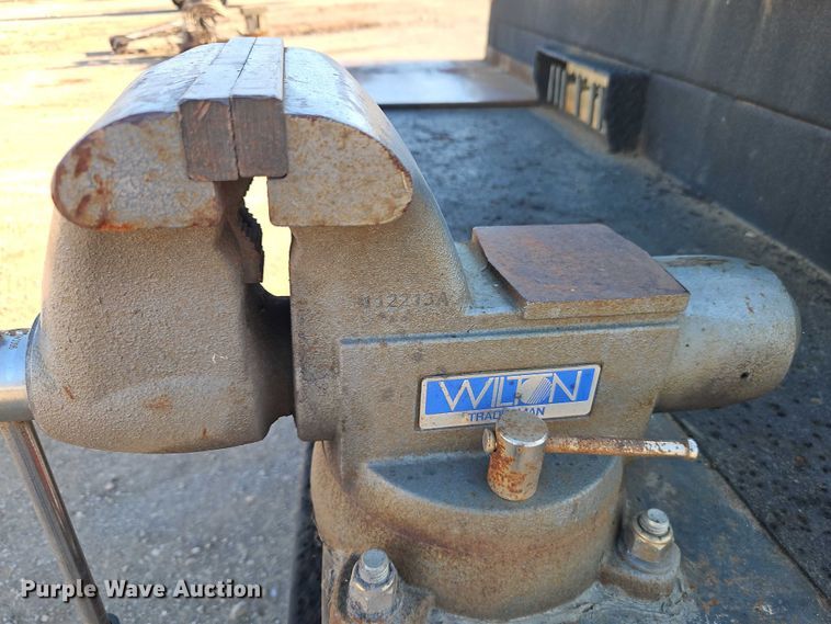 image for item EB8263 2005 Ford F750 Super Duty XL utility / service truck